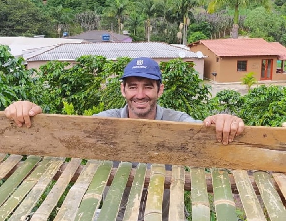Cafeicultores do Caparaó apostam em terreiro suspenso com bambu