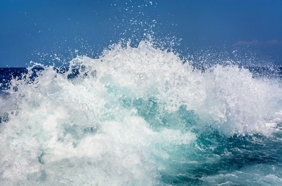 Alerta: frente fria vai causar ondas de cinco metros e ventos de 75 km/h no Espírito Santo