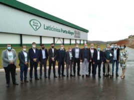 Porto alegre inaugura fábrica no ES com previsão de produzir 7,5 milhões de litros de leite por mês
