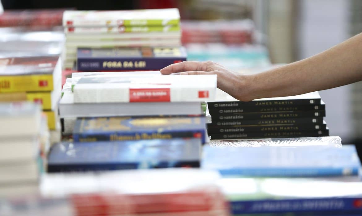 Venda de livros no primeiro semestre aumenta 48,5% em relação a 2020