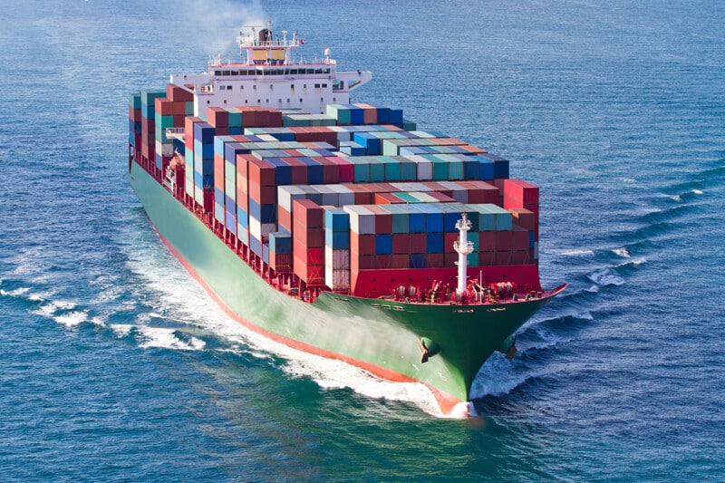 Balança comercial terá queda de exportação e mais importações, diz AEB