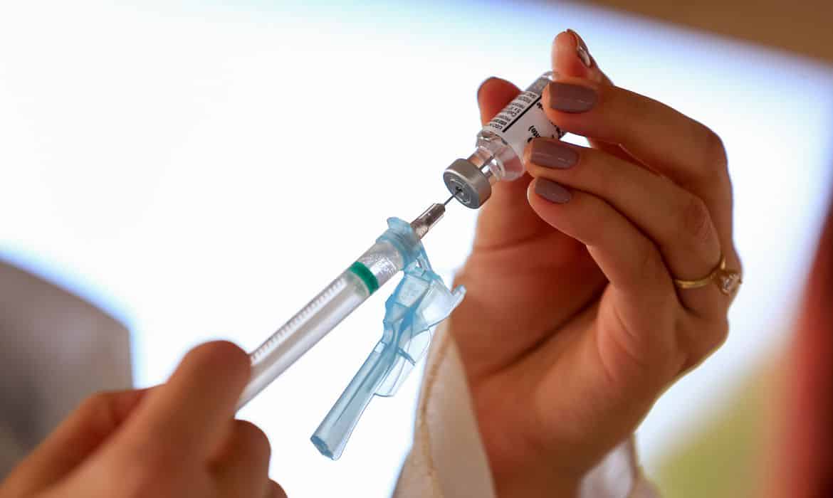 Governador do ES defende 3ª dose de vacina contra Covid para público de risco