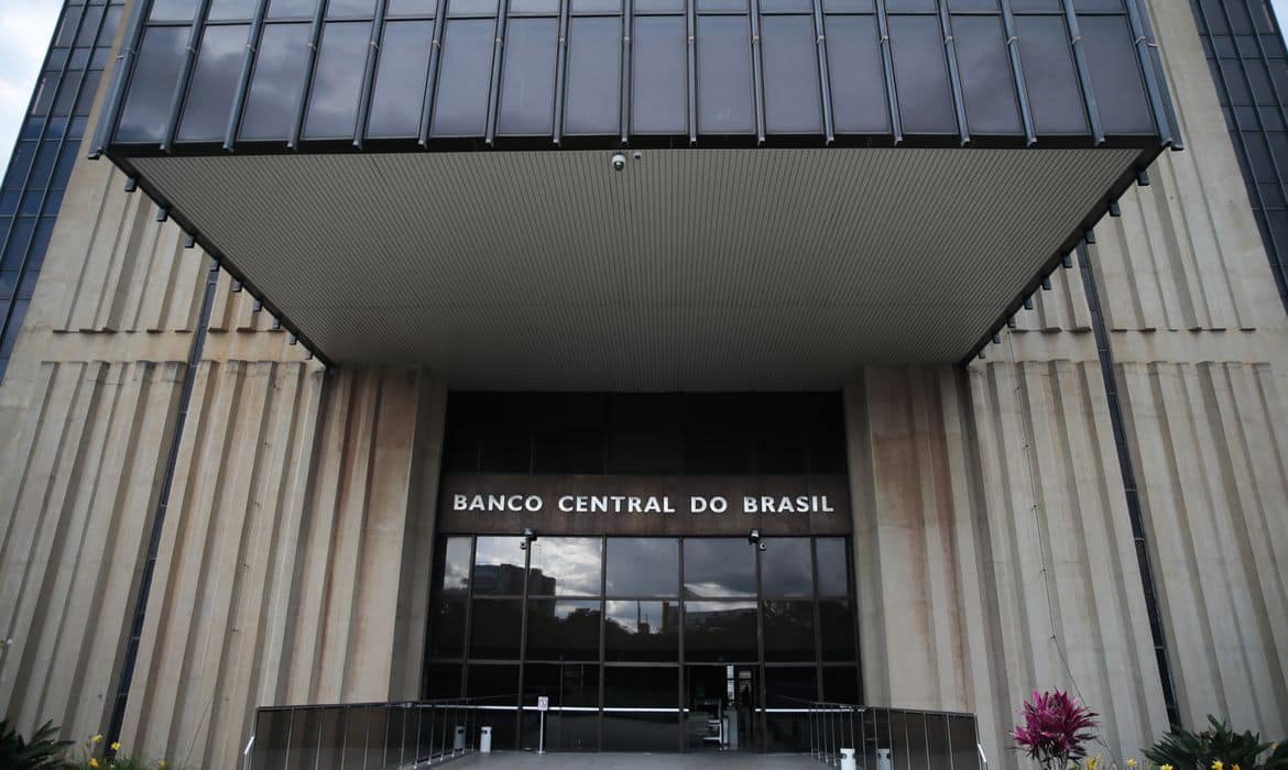 Cenário econômico é de retomada nas cinco regiões do país, informa Banco Central