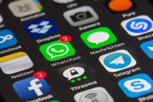 WhatsApp, Instagram e Facebook ficam inacessíveis a usuários