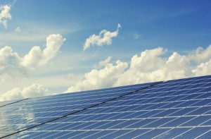 Senado aprova incentivo à energia solar por meio do financiamento habitacional