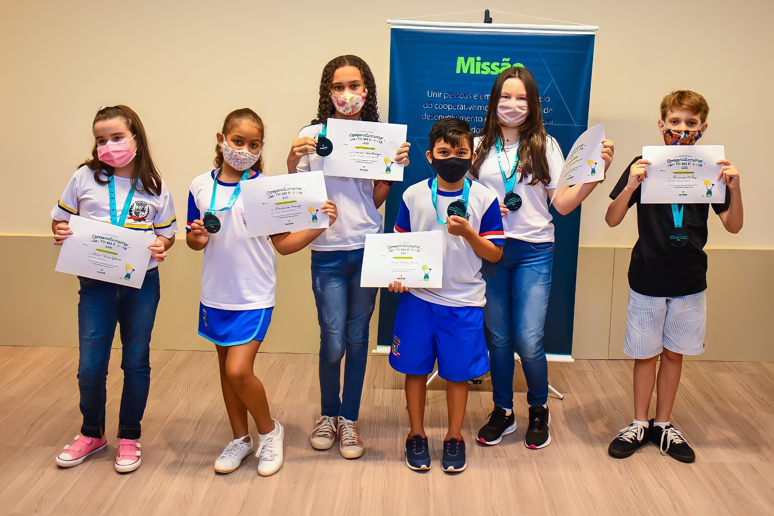 Concurso do Instituto Sicoob: estudantes do ES avançam para fase nacional