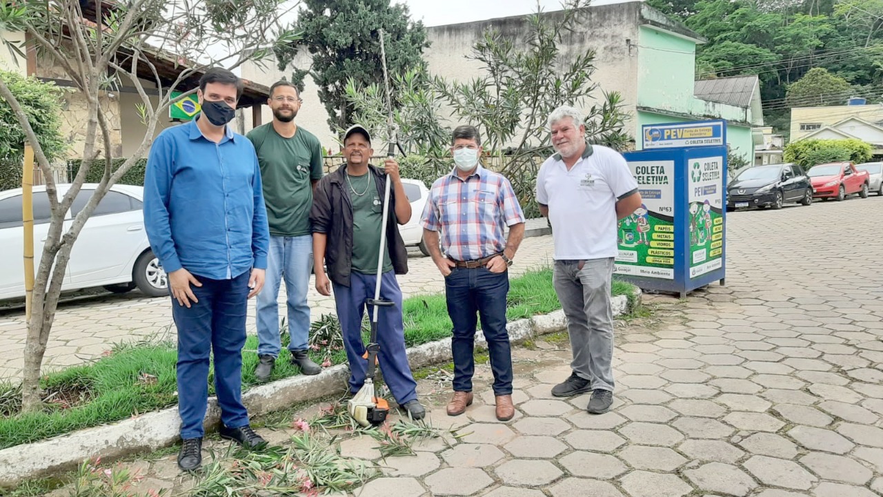 Secretaria de Meio Ambiente de Guaçuí realiza manutenção de plantas ornamentais