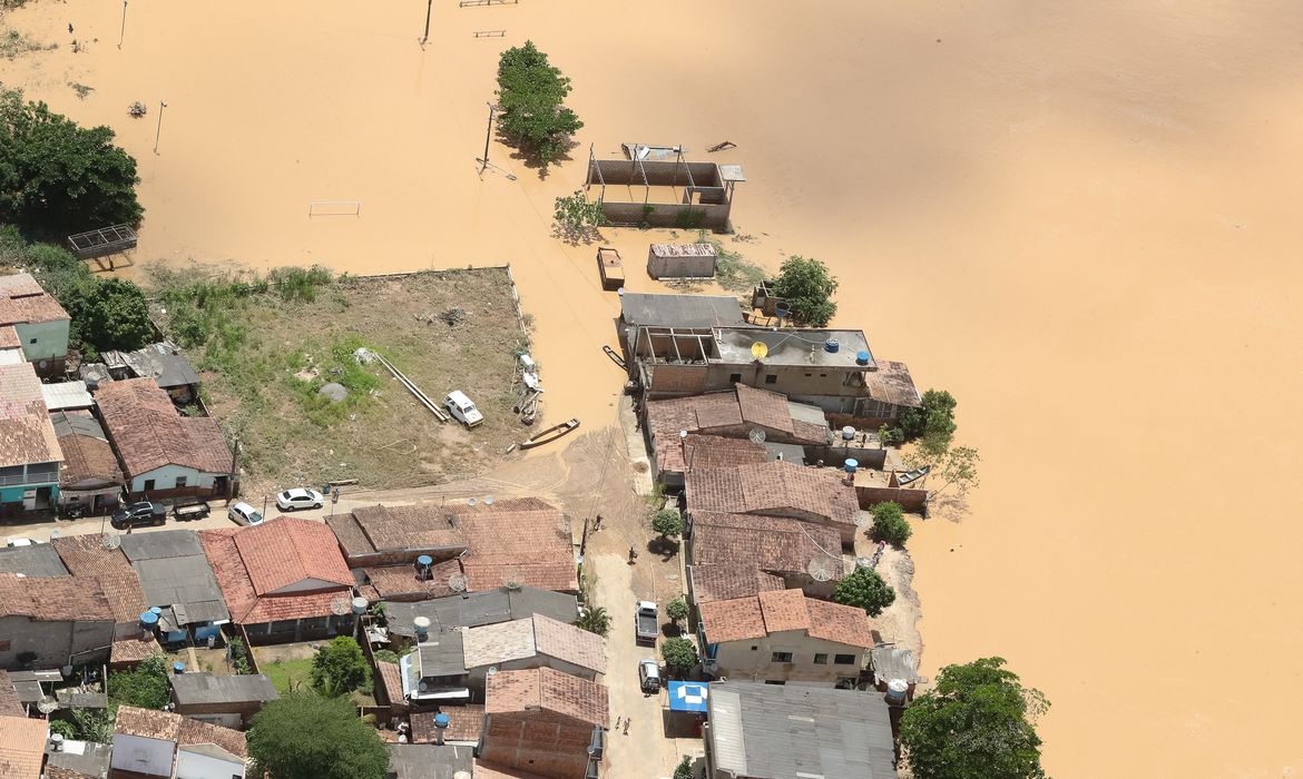 Chuvas na Bahia causam 20 mortes e deixam mais de 60 mil desabrigados ou desalojados