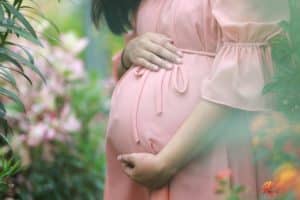 Covid: presidente sanciona lei que prevê retorno de grávidas ao presencial