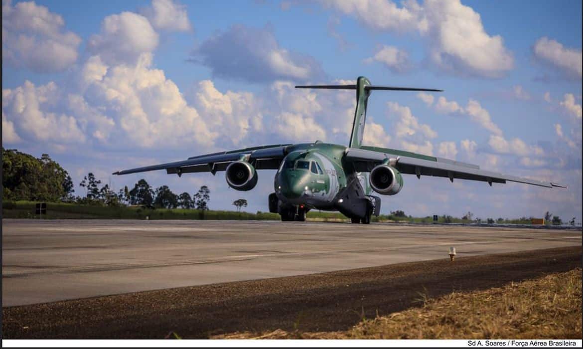 Avião da FAB parte na segunda para resgatar brasileiros na Polônia