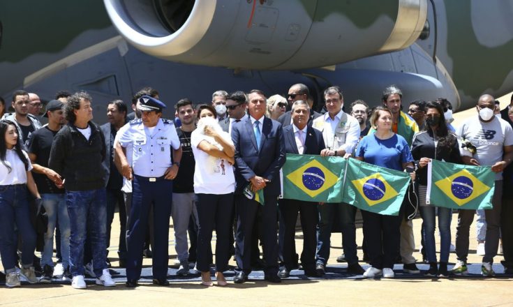 Guerra na Ucrânia: grupo vindo da Polônia chega a Brasília em aviões da FAB