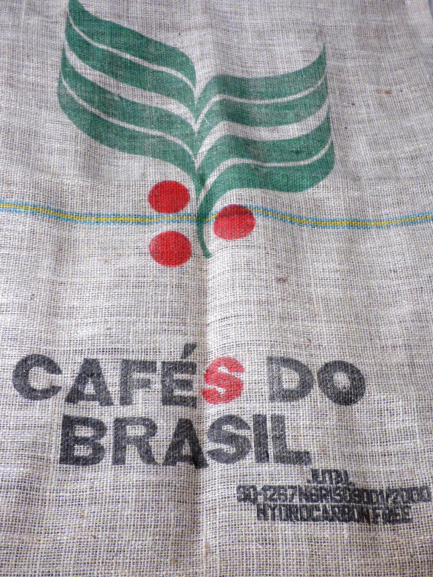 Impactada por clima adverso, safra de café 2022 pode chegar a 53,4 milhões de sacas