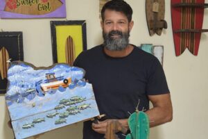 ♻️ De casco de barco a lata de cerveja: morador de Anchieta transforma lixo em arte sustentável