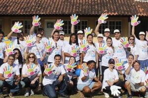 Dia de Cooperar: voluntários realizam palestras sobre educação financeira e consultoria para finanças na Serra