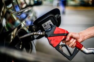 Petrobras: preço da gasolina para distribuidoras vai cair R$ 0,13