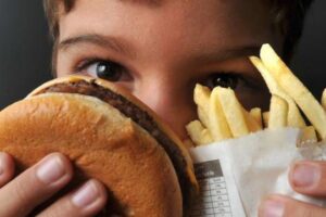 Alimentos ultraprocessados podem contribuir para perda cognitiva