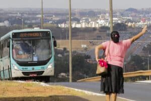 Ministro do STF autoriza transporte público gratuito no segundo turno