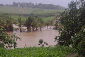Chuva causa inundação em Aracruz; quatro barragens cederam no município