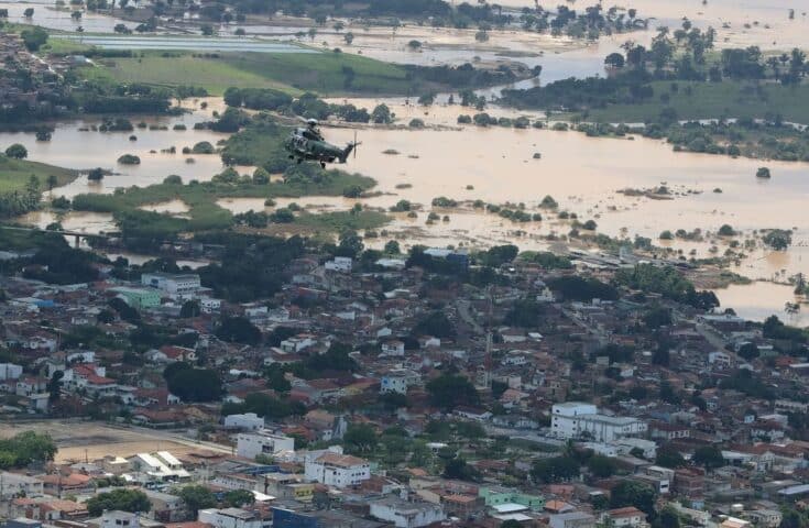 Brasileiro já pode receber alertas de desastres naturais por WhatsApp