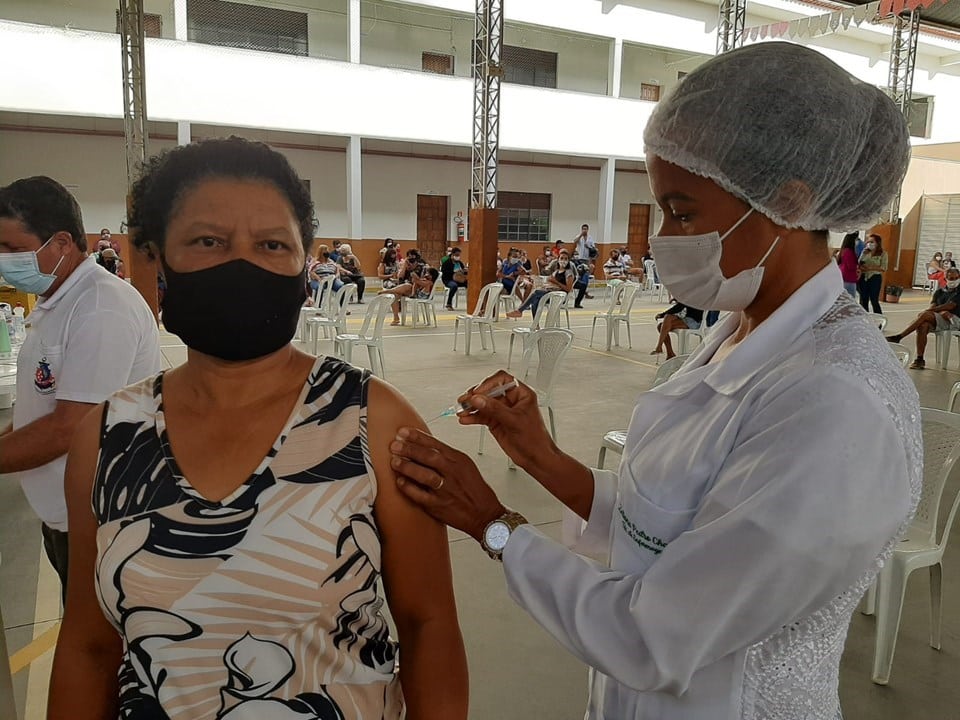 Estado inicia distribuição de doses de vacina bivalente contra Covid