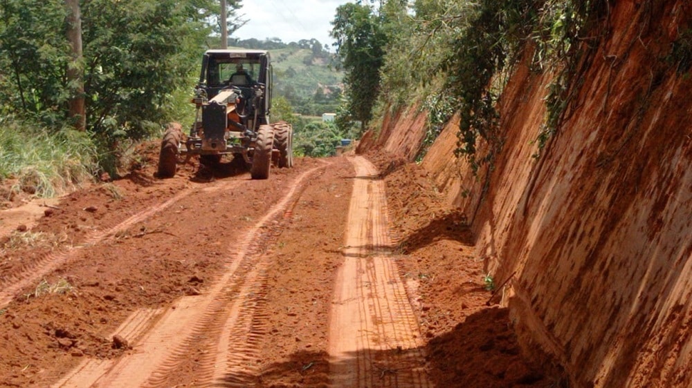 Patrulha Pesada segue cronograma e recupera estradas rurais em Ibatiba
