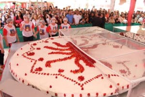 Festa do Morango retorna após três anos; confira a programação