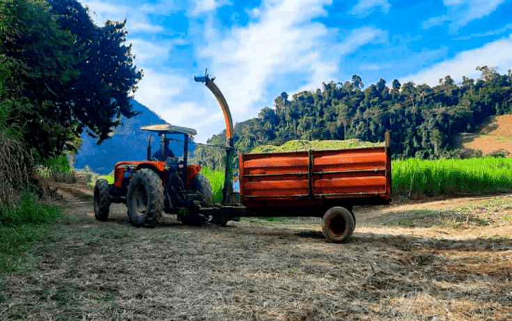 Programa de hora-máquina impulsiona atividades agrícolas em Cachoeiro