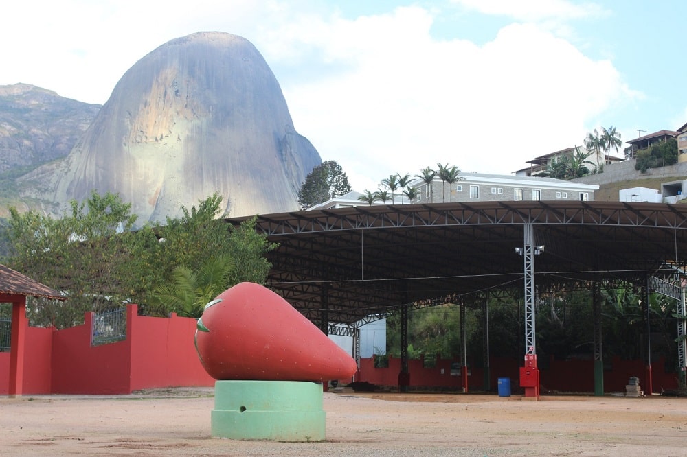 Festa do Morango tem estrutura renovada e ganha galpão permanente