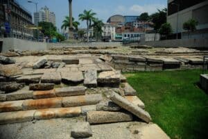 Arqueóloga carioca é premiada por descoberta do Cais do Valongo