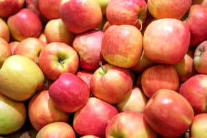 Aumento da oferta faz preço da maçã gala cair