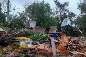 Passagem de ciclone no RS e SC deixa dezenas de mortos