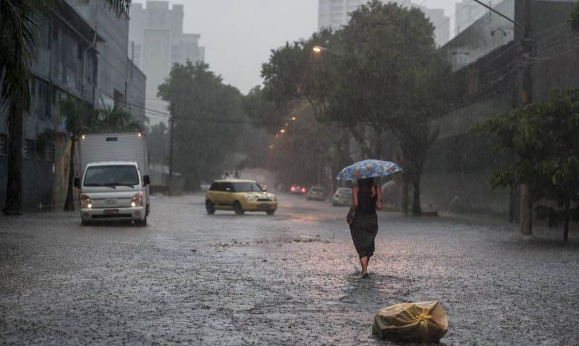 Inmet emite novo alerta de “perigo” para chuvas intensas no ES