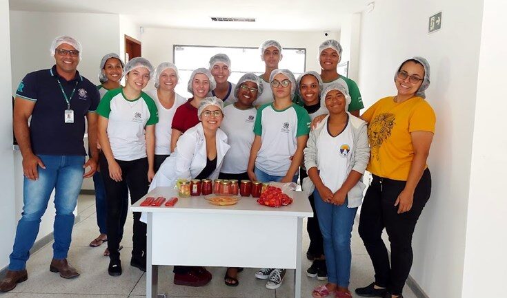 Alunos de curso técnico em agropecuária passam por capacitação