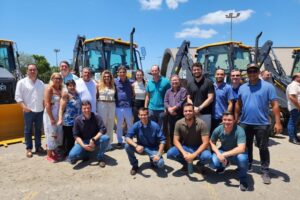 ES entrega máquinas e equipamentos agrícolas para 26 municípios