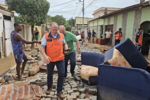Governador anuncia medidas de apoio aos atingidos pelas chuvas