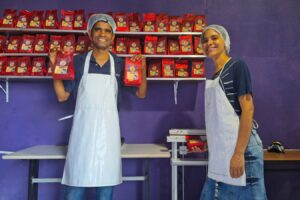 “Café de açaí” é sucesso de venda e garante renda de família em Viana