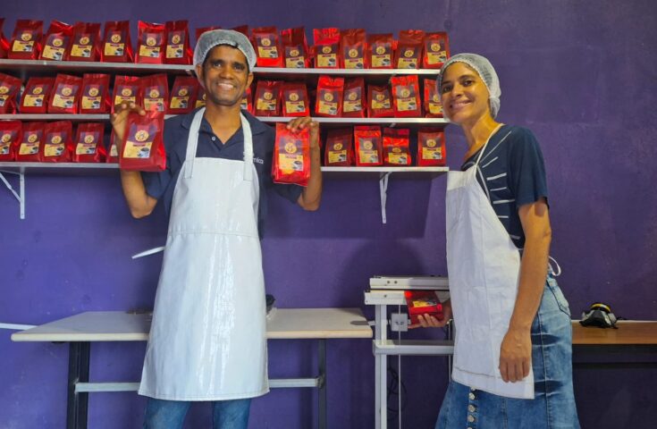 “Café de açaí” é sucesso de venda e garante renda de família em Viana