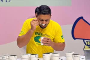 Brasileiro é campeão mundial de prova de café