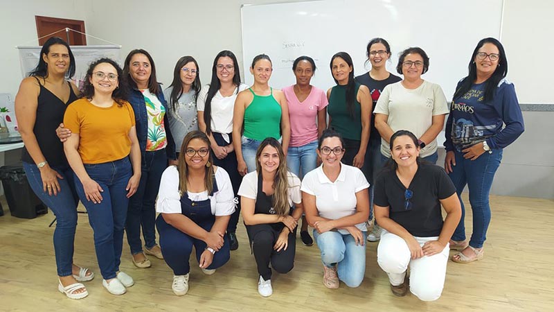 Agricultoras participam de curso sobre café em Dores do Rio Preto