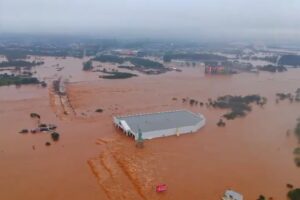 Cheia do Guaíba coloca Porto Alegre em alerta de mais inundação
