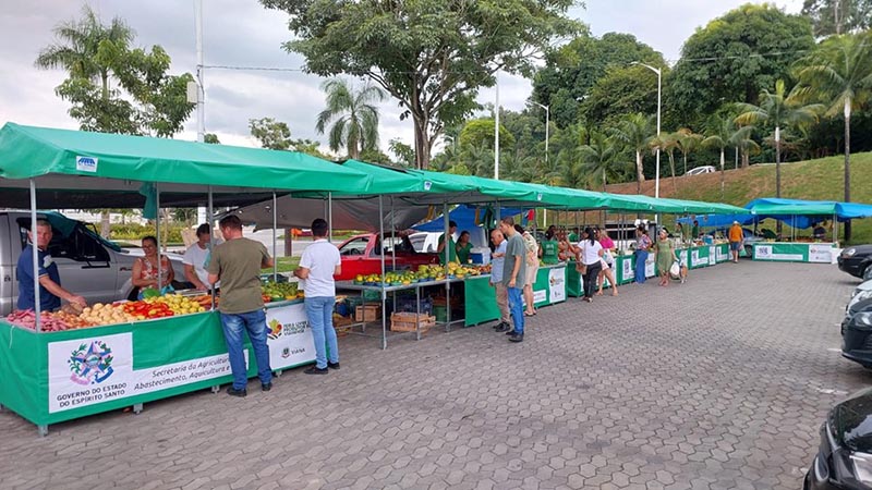 Novas barracas estruturam o comércio nas feiras de 14 municípios do ES