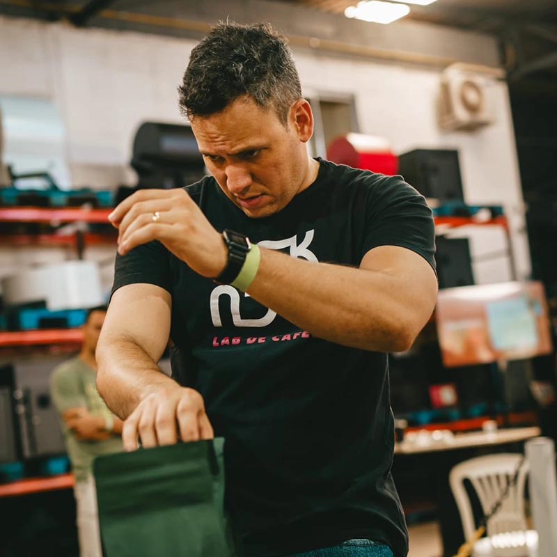 Pedro Anjos leva título do Campeonato de Torra de Café para Brasília