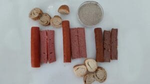 larvas de moscas pães salsichas fome