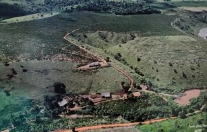 As terras têm sido alvo de uma contenda judicial que envolve a família Bettim, o Incra e a Justiça Federal. A família, que mora e trabalha na área há mais de 50 anos, alega que a fazenda é produtiva