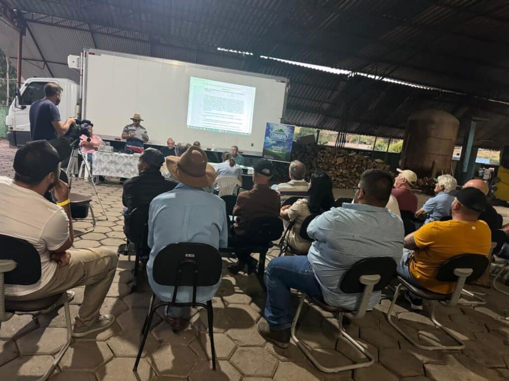 Após pressão, assembleia da Colagua termina com renúncia do presidente; cooperativa trabalha na incorporação com Cacal