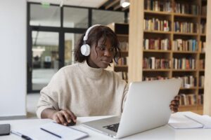 mulher-computador-capacitação