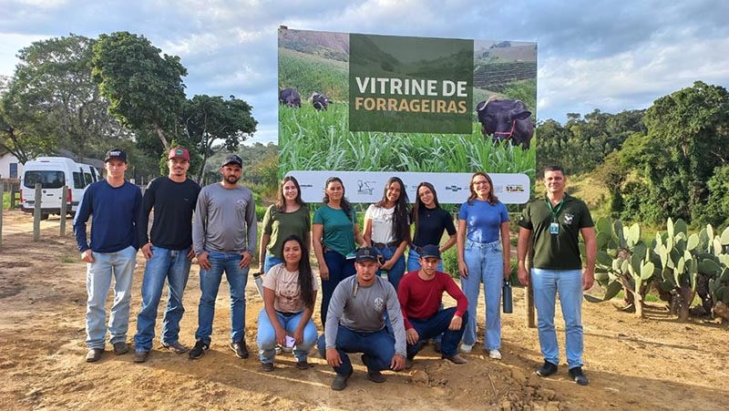 Cursos capacitam pecuaristas para inseminação artificial em bovinos