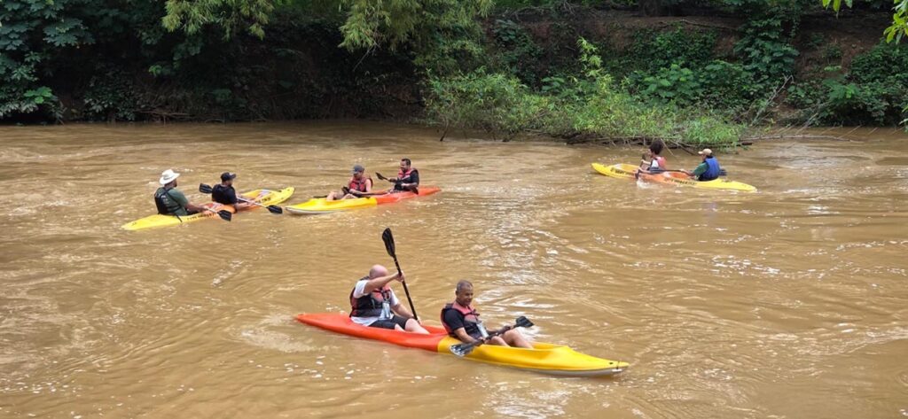 descida de caiaque no Rio Jucu