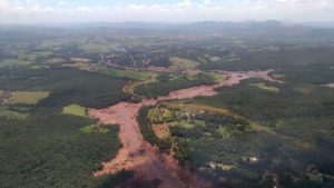 Rompimento de barragem em Brumadinho deixa 200 desaparecidos, segundo Bombeiros