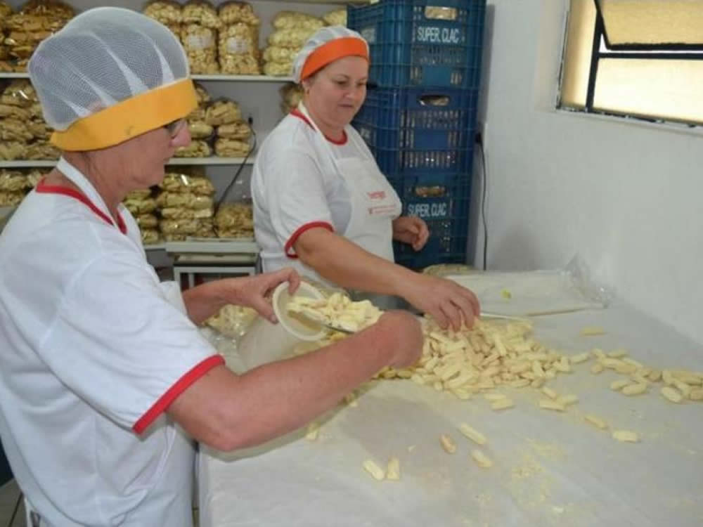 Produtoras de biscoitos caseiros em Alfredo Chaves recebem incentivo do Incaper
